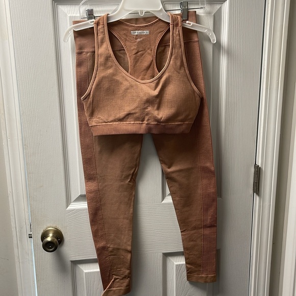 FOREVER 21 SPORTS ACTIVE SET - Picture 1 of 5